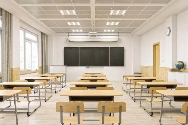 Empty classroom with a screen in the front.