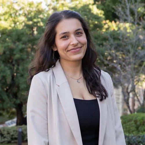 A headshot of graduate student researcher, Shiraz de Vreede